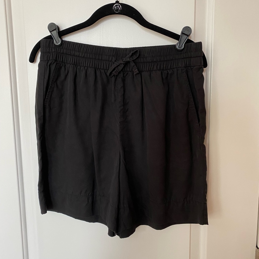 Everlane Black Vacation Shorts Lightweight Elastic Waist